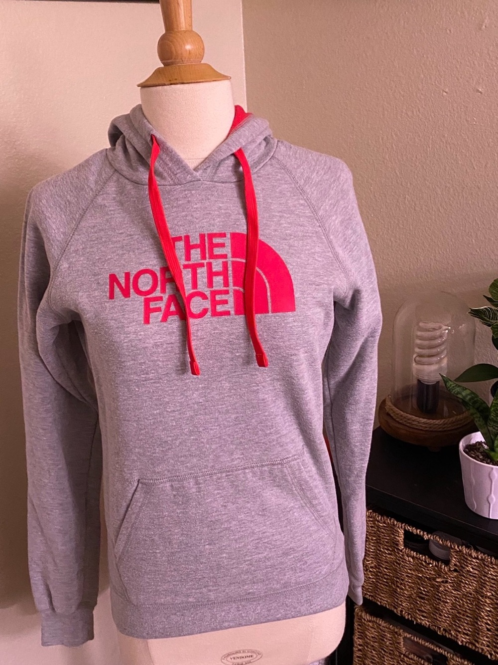 The North Face Women's Light Gray Hoodie - Slim Fit size XS